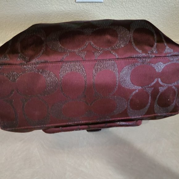 Like New Coach Campbell Signature C's Shoulder or Handbag m - Picture 9 of 12